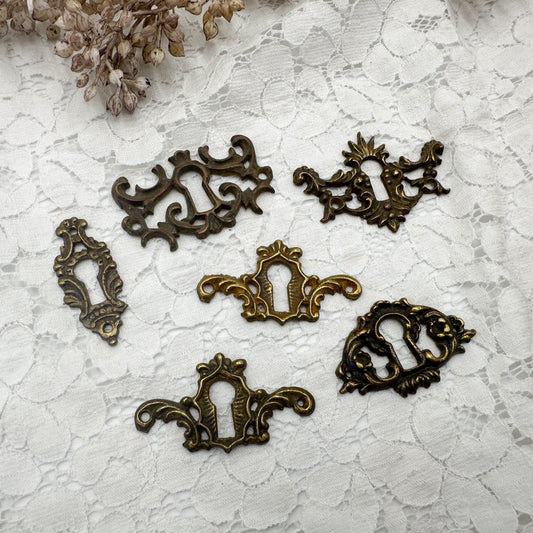 Vintage Keyhole Set